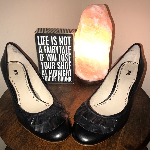 HOST PICK BP Black Ruffle Toe Leather Wedges Size 10 - Picture 1 of 7